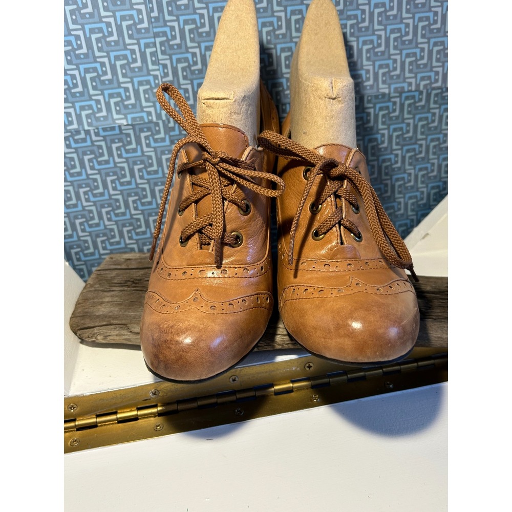 Chocolat Blu Dasha Tan Brown Leather Wingtip Oxford Lace Up Heels Womens 7.5